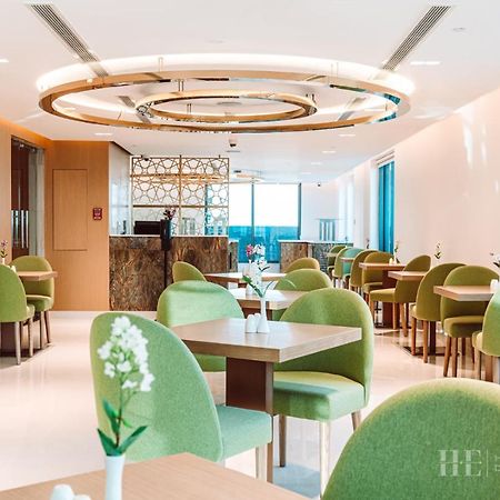 He Hotel Apartments Dubai Dış mekan fotoğraf The lounge at the airport