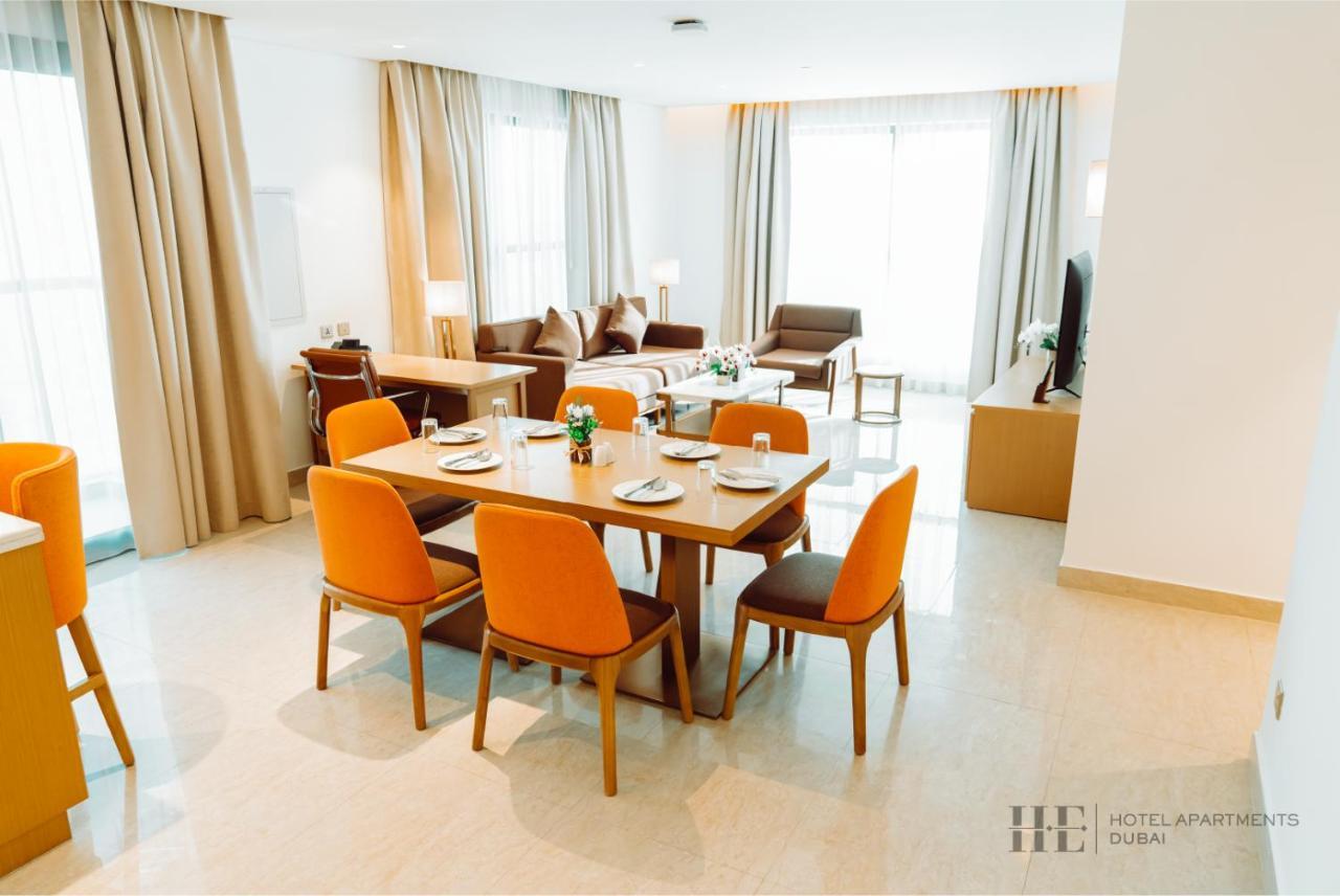 He Hotel Apartments Dubai Oda fotoğraf A living room at the hotel