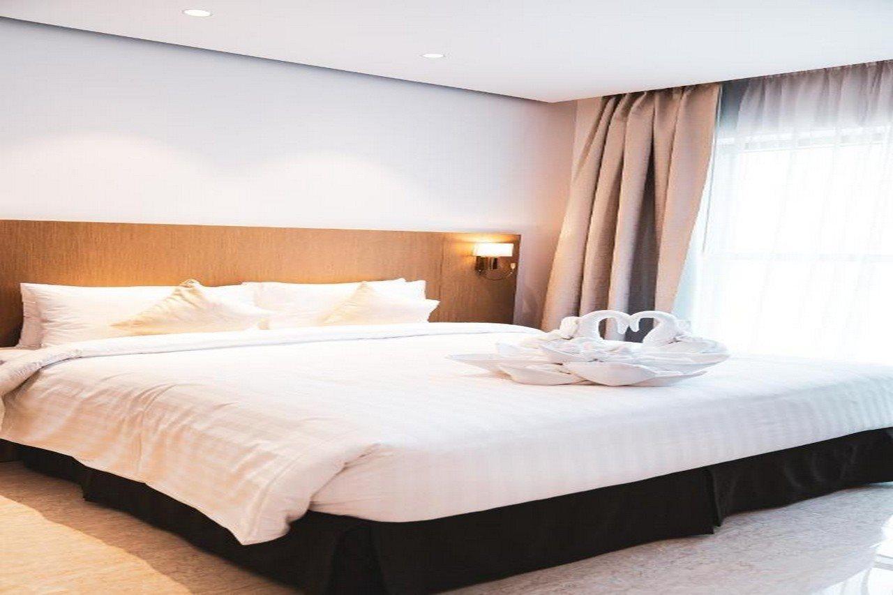He Hotel Apartments Dubai Dış mekan fotoğraf A bed